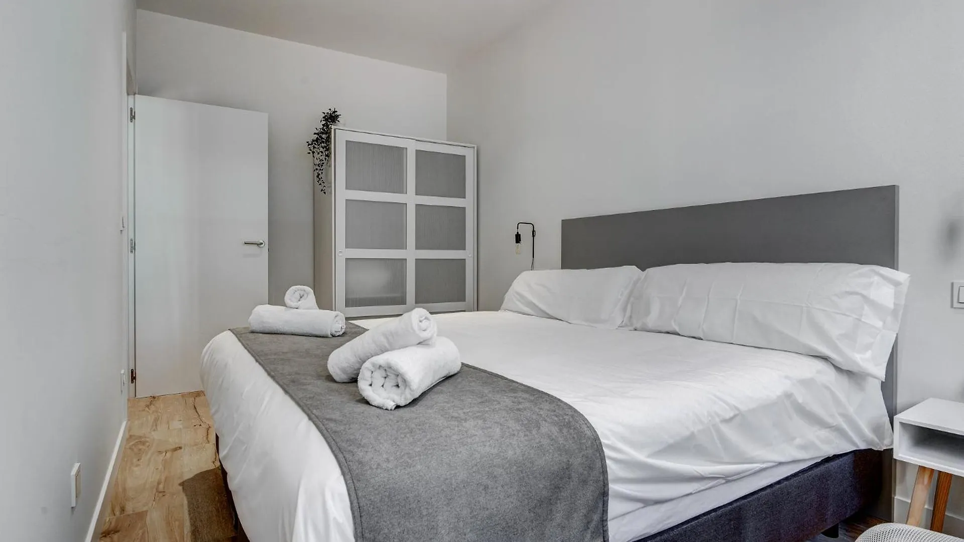 Apartamentos Gran Via By Sanse Holidays San Sebastian 0*,  Spain